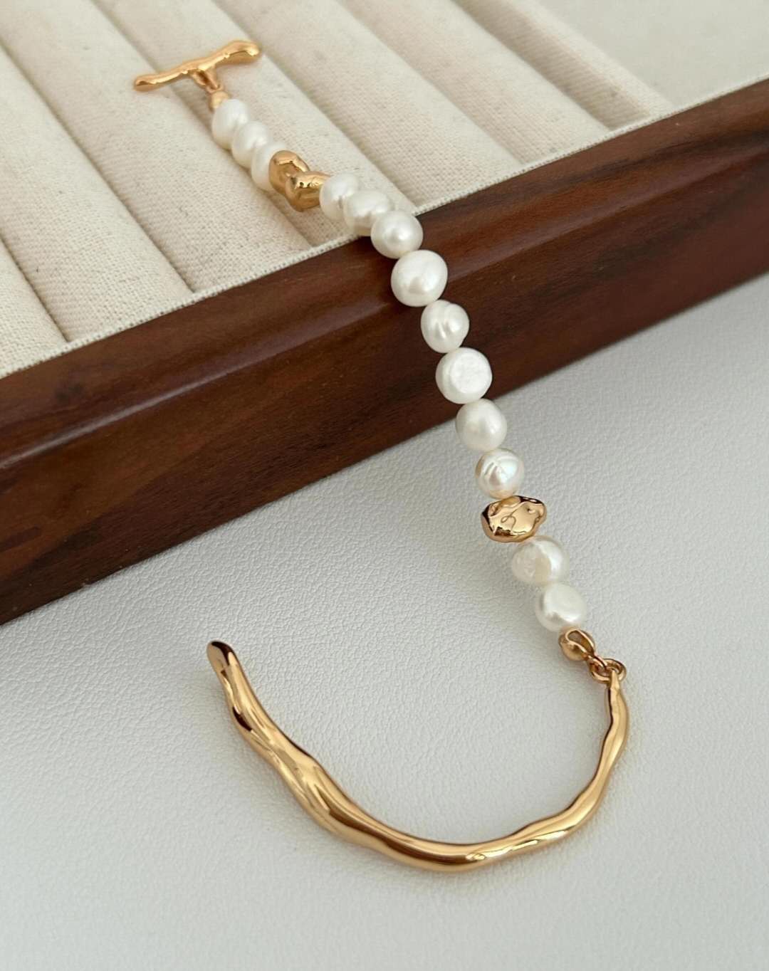Pulsera perla natural de agua dulce y plata de ley S925 baño de oro 18K