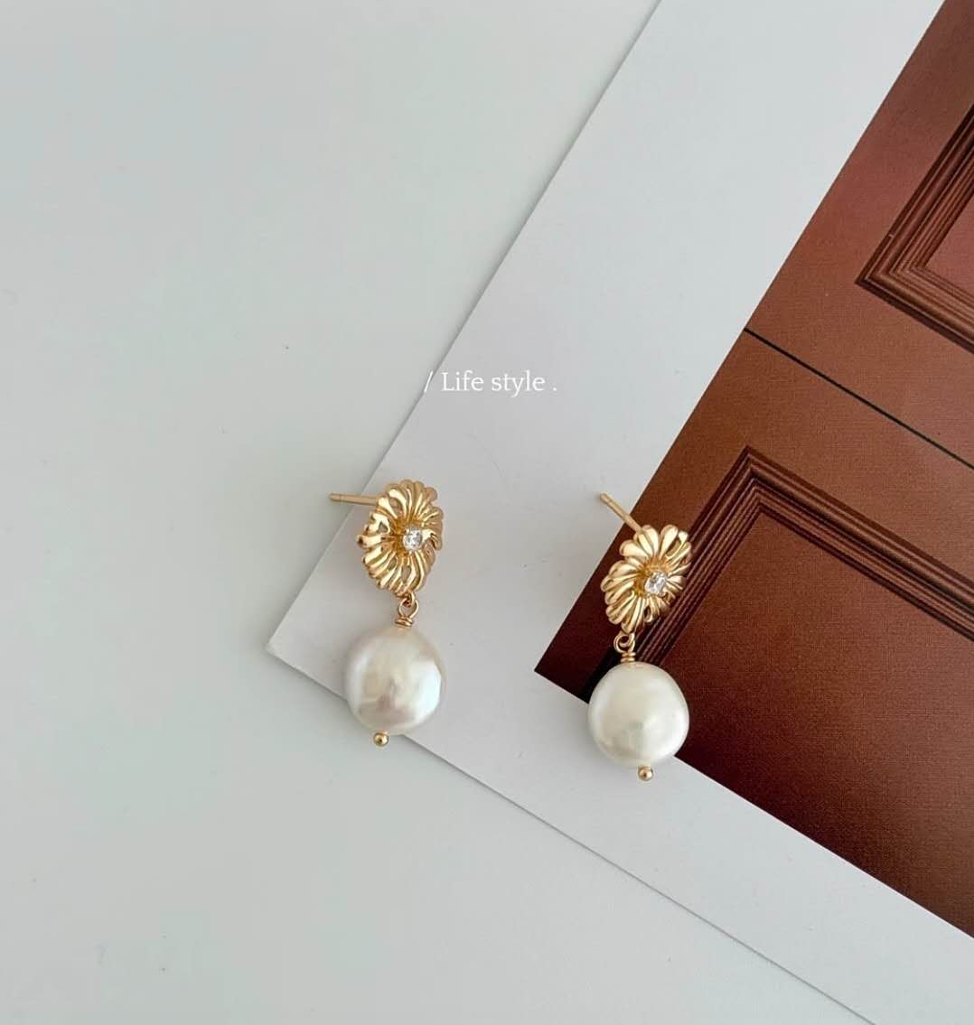 Pendiente de plata de ley S925 bañado en oro 18K y perla de agua dulce