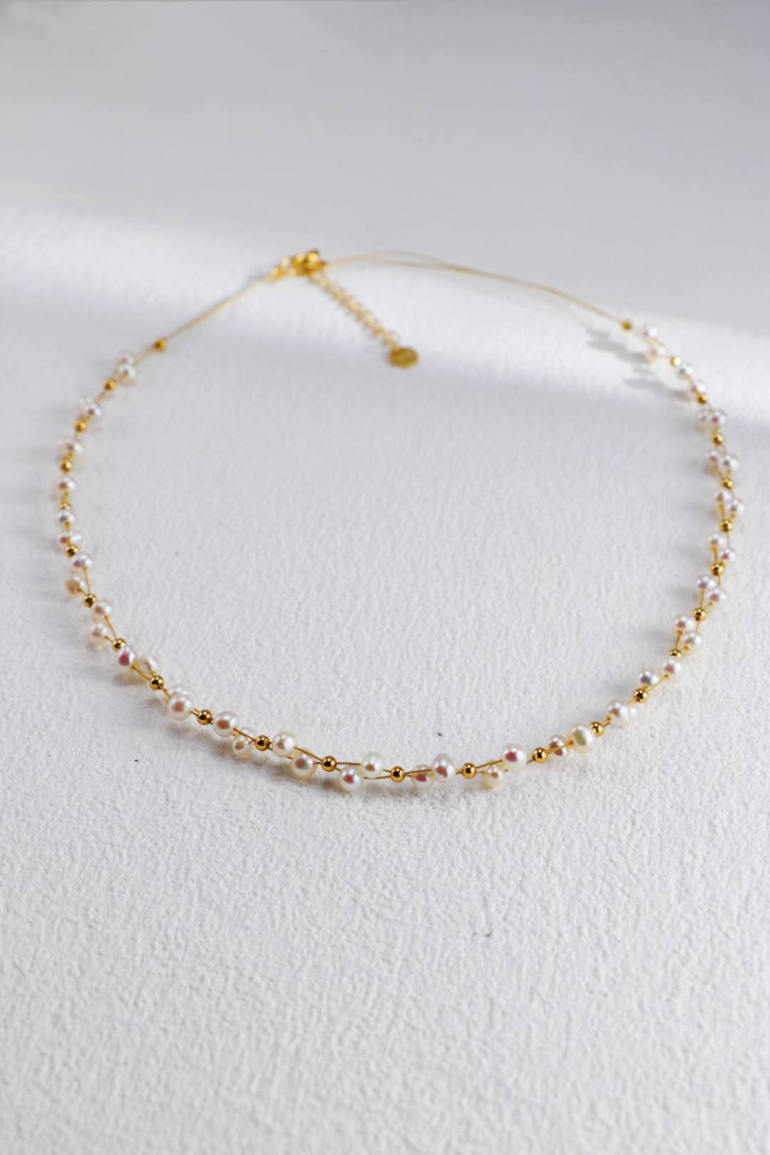Collar perlita de agua dulce forma trenza plata de ley S925