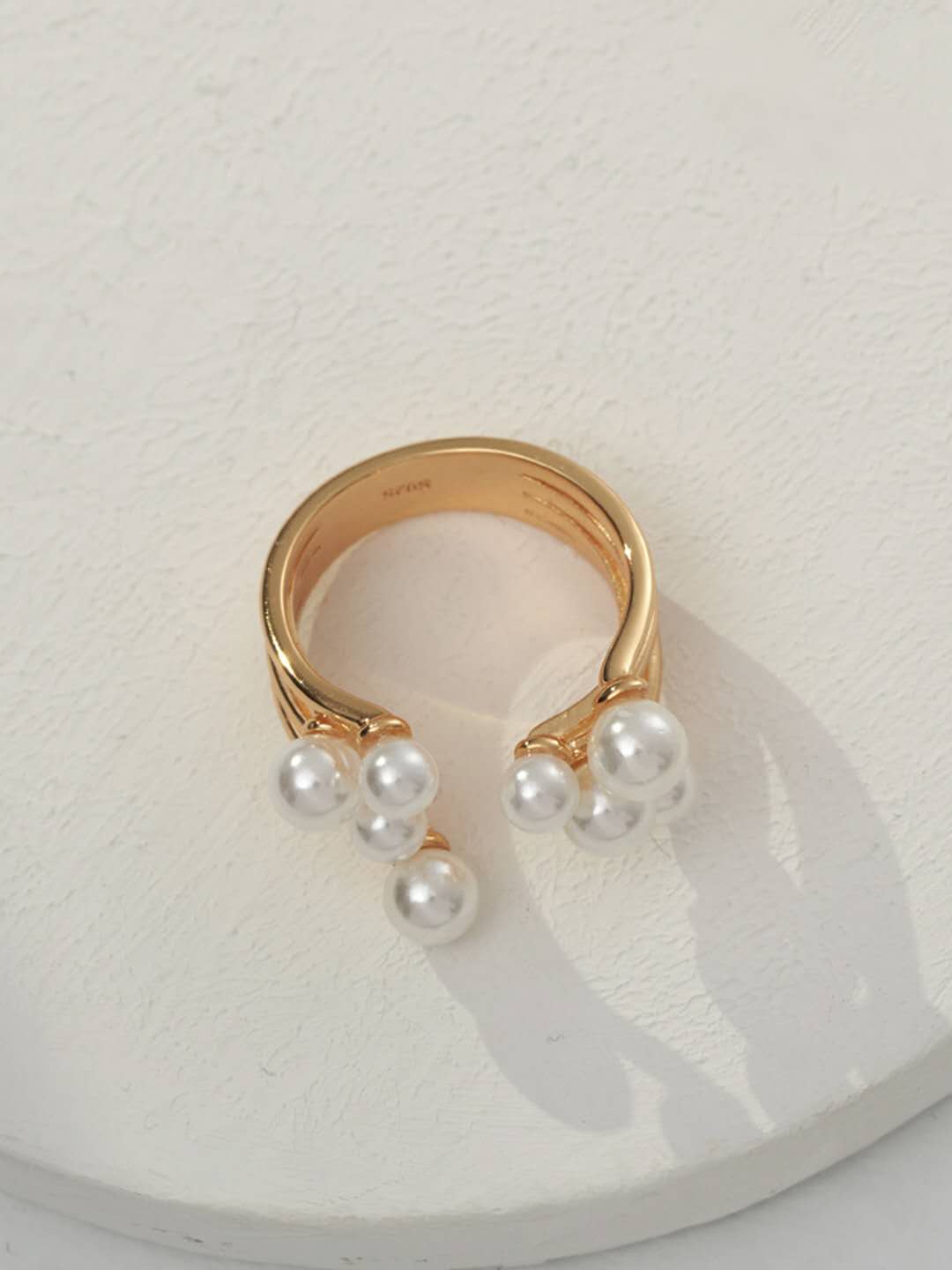 Anillo con perla de agua natural baño de oro 18K